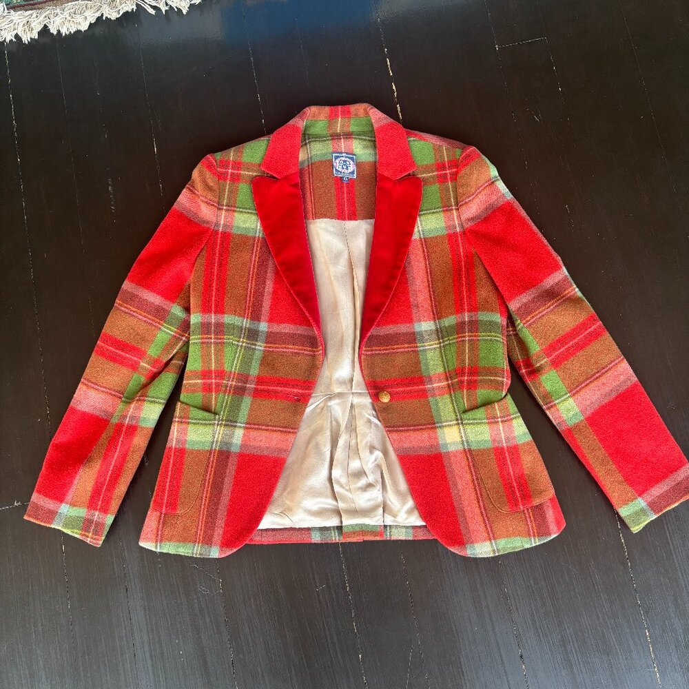 Vilagallo Wool Plaid Blazer Women’s Size 42 (US 8/10) – Red Velvet Collar